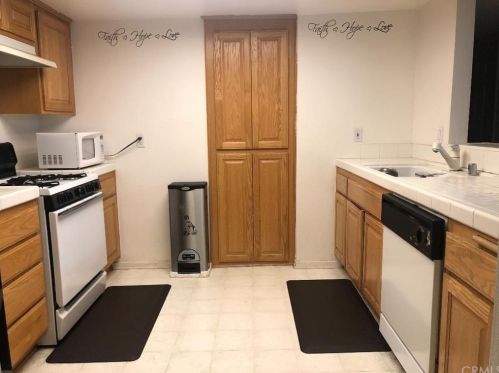 413 Hawthorne St, Glendale CA  91204-3122 exterior