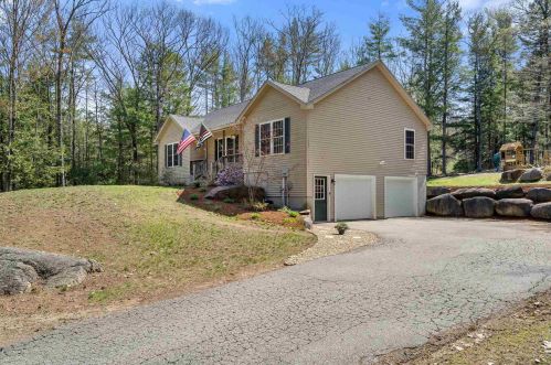 987 Deering Center Rd, Weare, NH 03281-5318