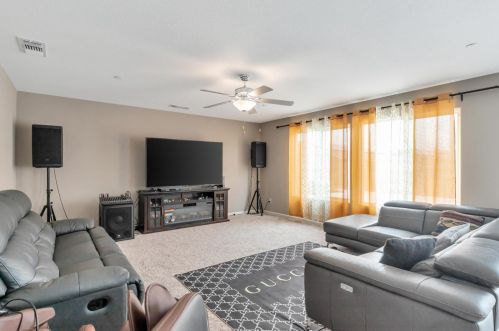 1776 Columbia Dr, Los Banos, CA 93635-5370