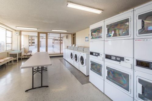 1720 Ala Moana Blvd, Honolulu HI  96815-1302 exterior