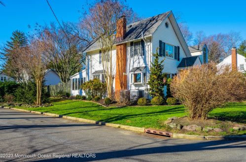15 Hartshorne Pl, Middletown NJ  07748-2520 exterior