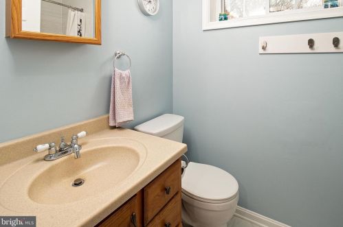 6132 Shady Side Rd, Shady Side MD exterior