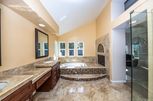 1098 Rexford Ln, Anaheim CA  92808-2333 exterior