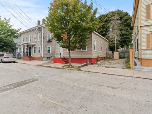 71 Ford St, Providence, RI 02907-2733