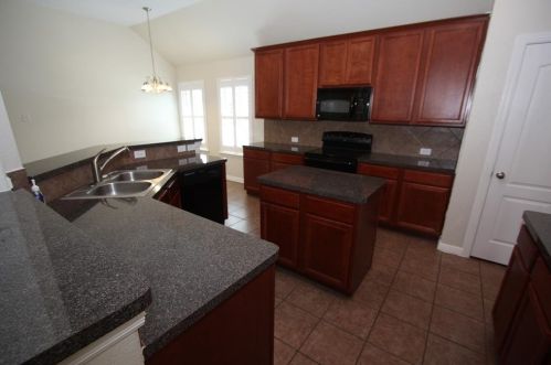 8781 Running River Ln, Fort Worth TX  76131-3373 exterior