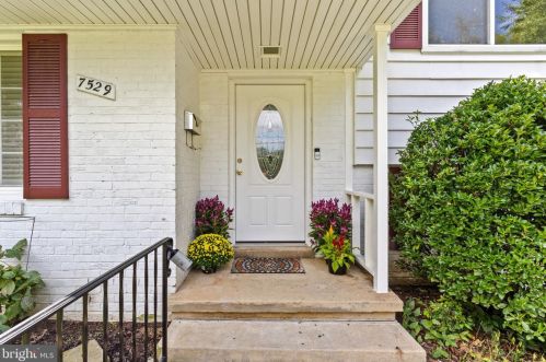 7529 June St, Springfield, VA 22150-3926