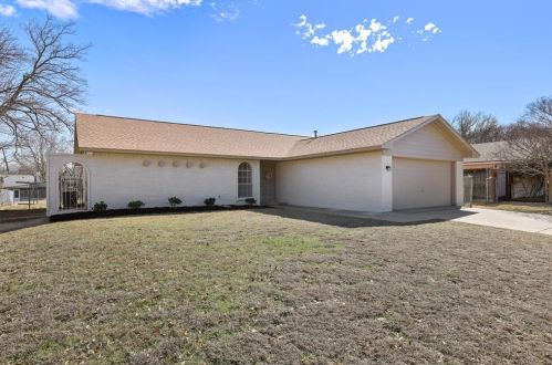 2867 Elsinor Dr, Fort Worth, TX 76116-2707