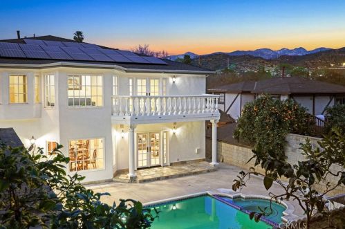 1468 Hillside Dr, Glendale CA  91208-2417 exterior