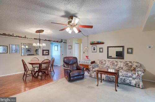 11 Valleybrook Dr, Lancaster PA  17601-4612 exterior