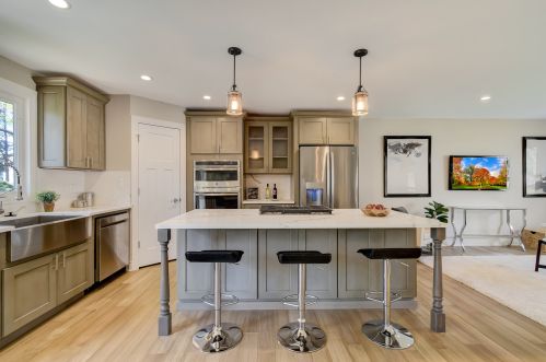 284 Middaugh Rd, Willowbrook IL  60514-1065 exterior