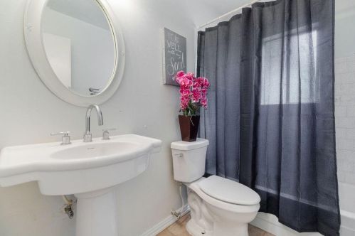 521 Gardenia St, Angleton TX 77515-4865 exterior