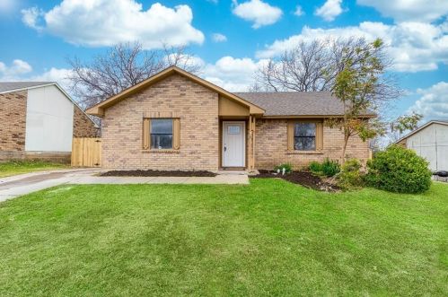 720 Sandstone Dr, Fort Worth, TX 76120-1320
