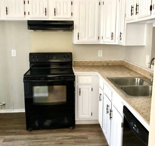 6028 Stoneybrook Dr, Fort Worth TX  76112-2789 exterior