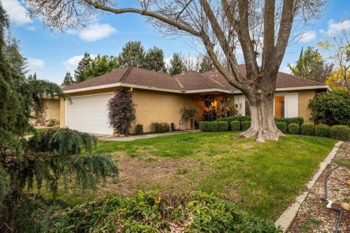 879 Arbor Oaks Dr, Vacaville, CA 95687-5241