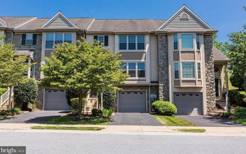 673 Royal View Dr, Lancaster PA  17601-2873 exterior