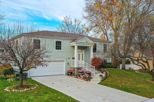 1349 Fir Ct, Naperville, IL 60540-5002