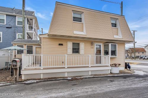 125 Throssell Rd, Lavallette NJ 08735-3230 exterior