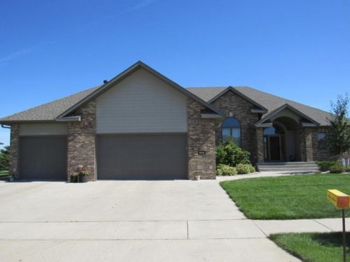 306 Palmer Cir, Aberdeen, SD 57401-0218