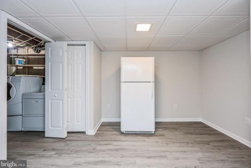 5074 Queens Wood Dr, Springfield VA  22015-1530 exterior