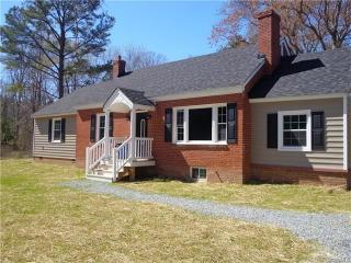 1401 Rose Ann Ln, Sandston, VA 23150-3408
