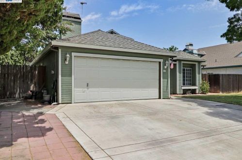 1853 Bayberry Ln, Tracy, CA 95376-5264