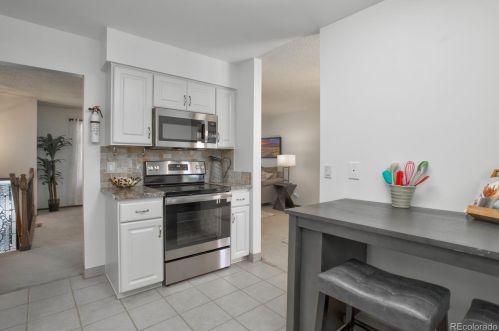 6917 Spruce Dr, Englewood CO 80112-1229 exterior