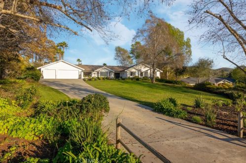 1232 Pleiades Dr, Vista CA  92084-6531 exterior