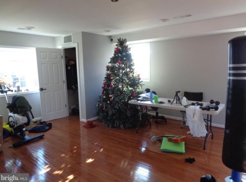 5910 Frederick St, Springfield, VA 22150-3703