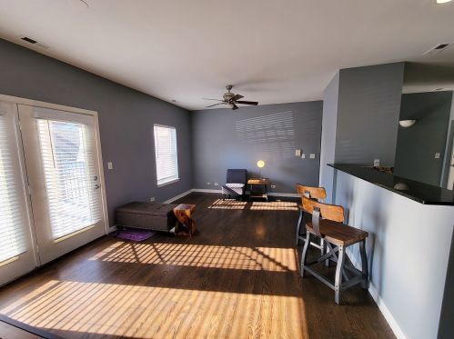 830 Bowen Ave, Chicago, IL 60653-2492