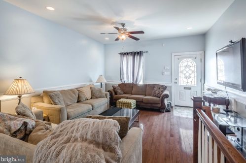 2005 Federal St, Philadelphia, PA 19146-2829