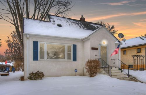 1160 James Ave, Saint Paul MN  55105-2919 exterior