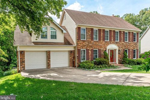 8714 Evangel Dr, Springfield VA  22153-1258 exterior