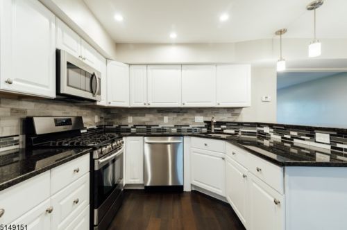 23 Burnham Ct, Scotch Plains, NJ 07076-3129