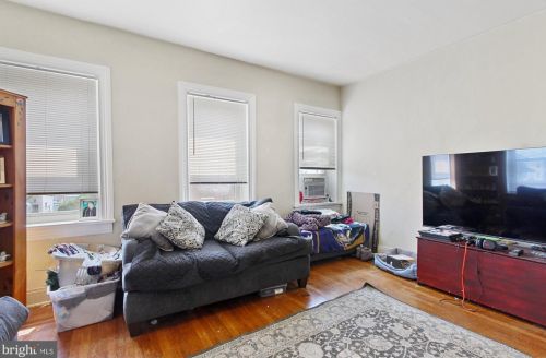 564 Broadway, Hanover PA 17331-2504 exterior