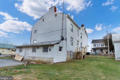 2161 Newville Rd, Carlisle PA  17015-7747 exterior