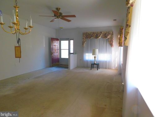 203 Meadowlark Dr, Trenton NJ  08690-3569 exterior