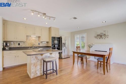 1186 Aster Ln, Livermore, CA 94551-1412