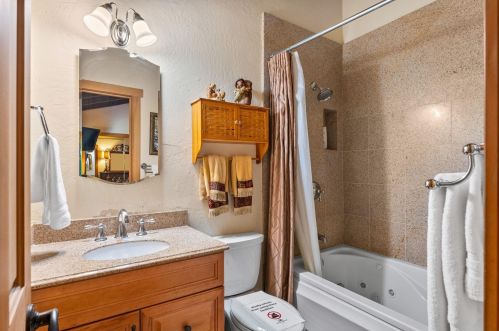 11030 Ski Slope Way, Truckee CA  96161-6603 exterior