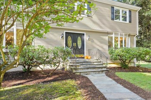 41 Cranbury Rd, Norwalk, CT 06851-2616