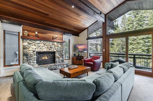 705 Conifer, Truckee CA  96161-3924 exterior