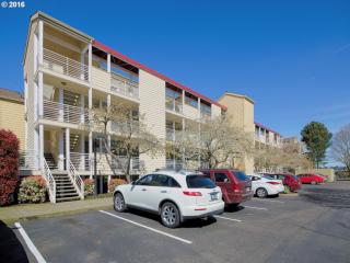 187 Hayden Bay Dr, Portland, OR 97217-7975