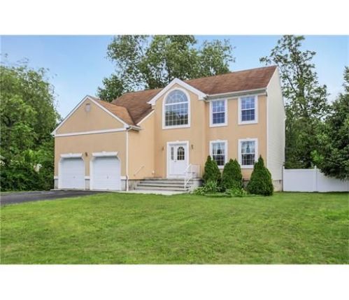 24 Summit Ave, Perth Amboy, NJ 08863-1633