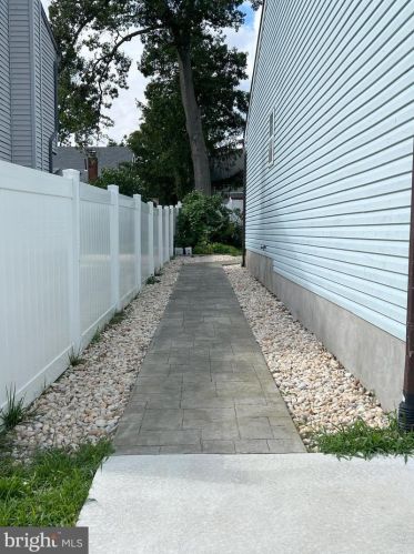 20 Juniper Ave, Somerdale, NJ 08083-1452