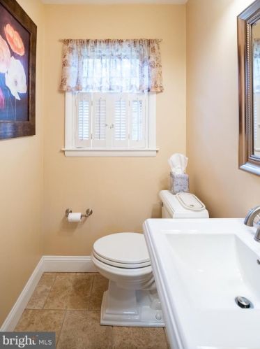 8408 Chippewa Rd, Philadelphia PA 19128-1206 exterior