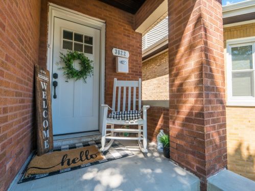 3822 Panama Ave, Chicago, IL 60634-2038
