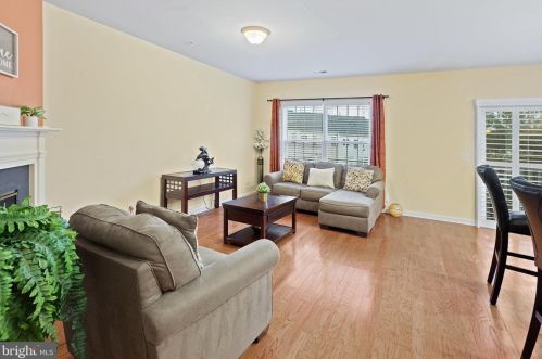 2285 Kew Gardens Dr, Woodbridge, VA 22191-6601