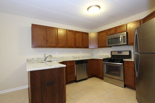 6880 Winding Trl, Oak Forest, IL 60452-5232