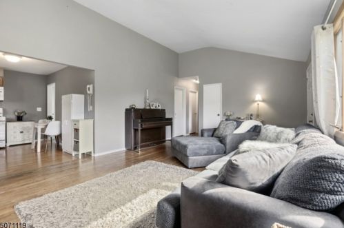 1333 Dominic St, Manville, NJ 08835-1956