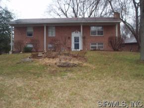 2 Northland Dr, Belleville, IL 62221-4214
