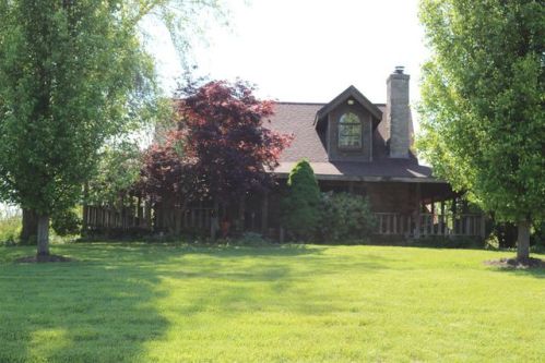 10605 Cherokee Ln, Aurora, IN 47001-8431